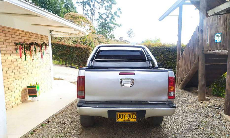 Vendo Toyota Hilux...