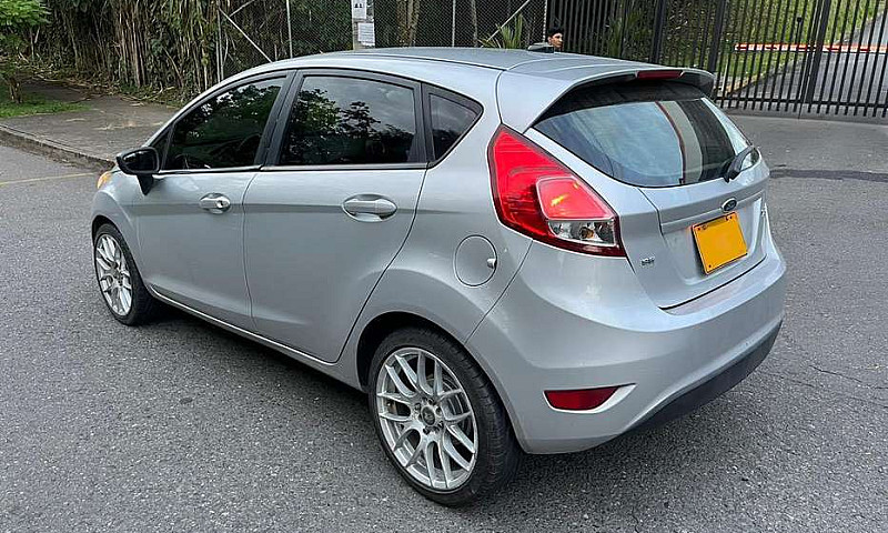 Ford Fiesta Hb Se...