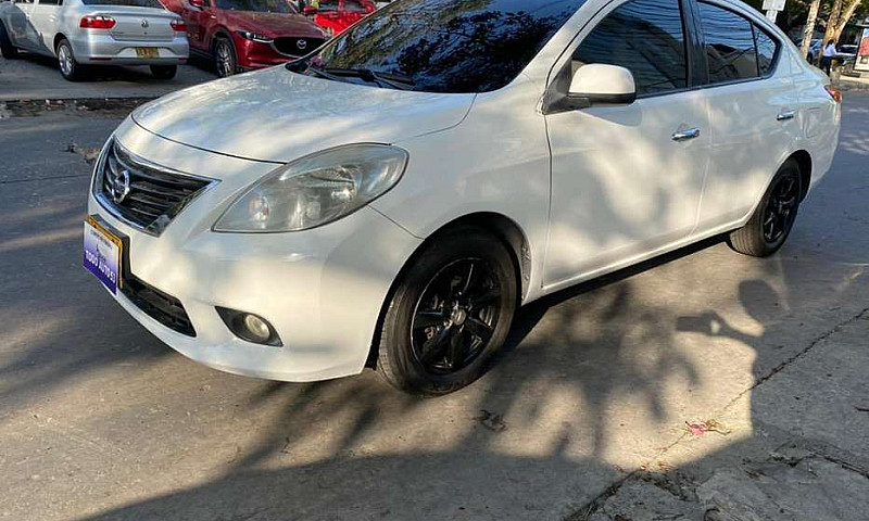 Nissan Versa Aut 201...