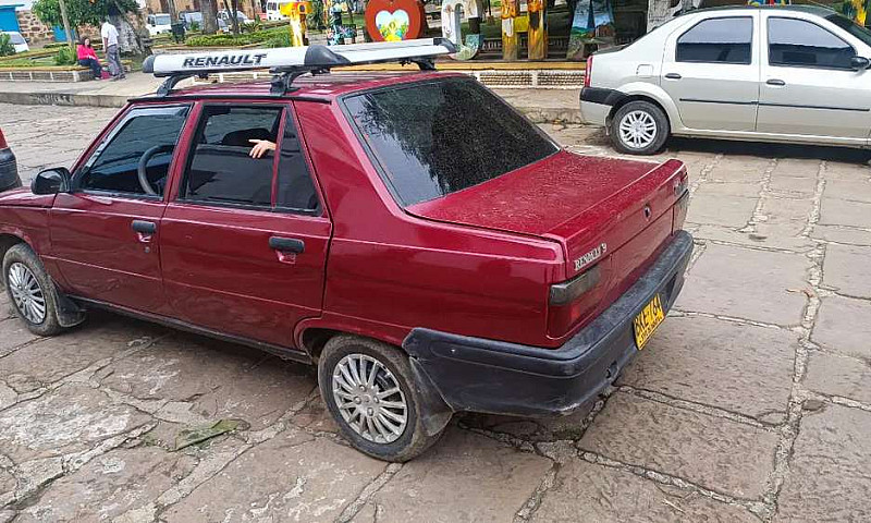 Se Vende Renault 9 I...