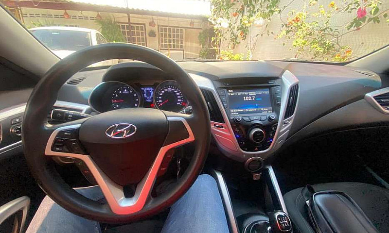 Hyundai Veloster 1.6...