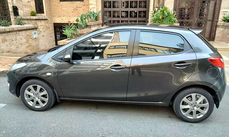 Mazda 2 Automático 2...