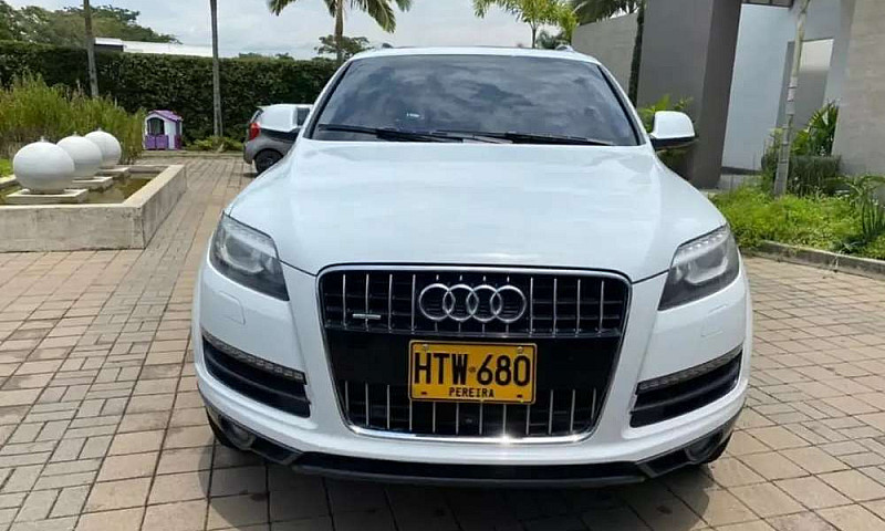 Audi Q7 Luxury...