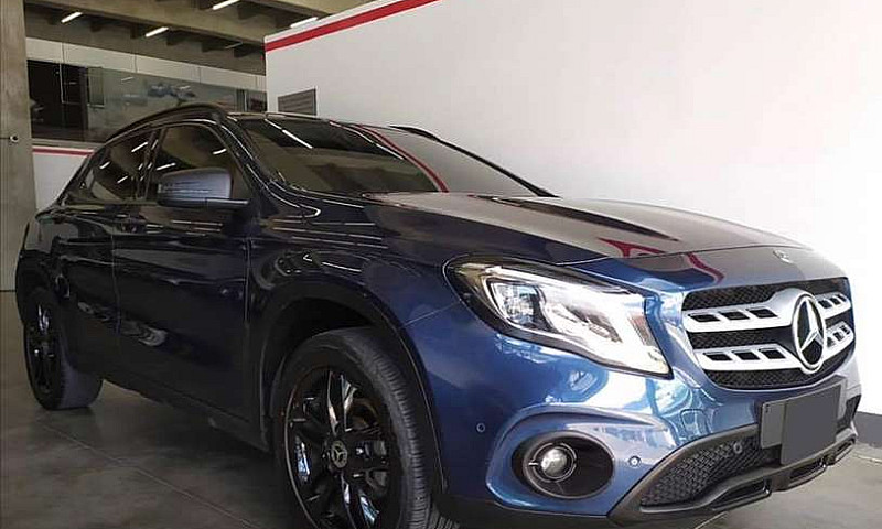 Mercedes Benz Gla200...