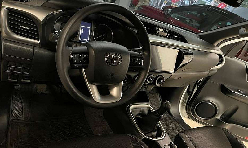 Vendo Toyta Hilux 2....