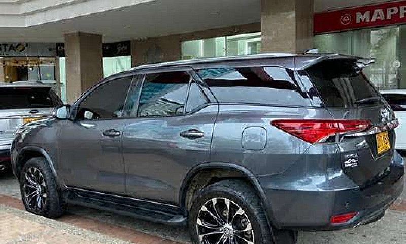 Toyota Fortuner 2.7...