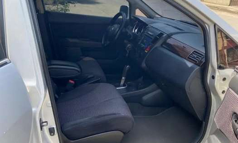 Nissan Tiida Sedán A...