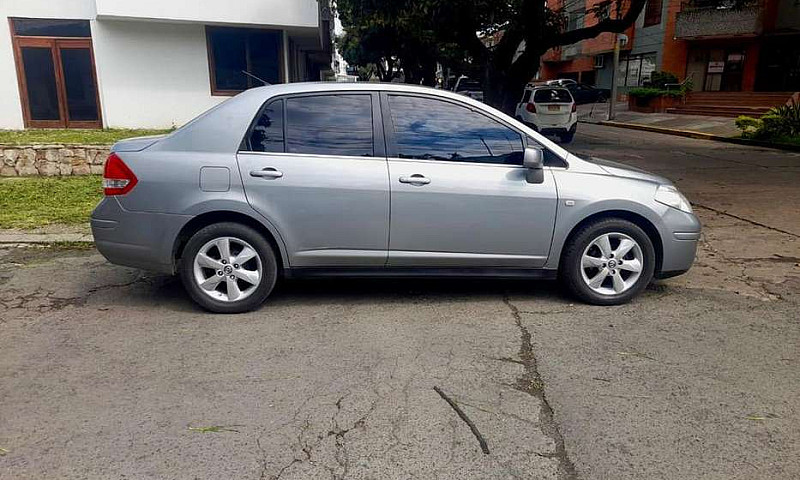Nissan Tiida Premium...