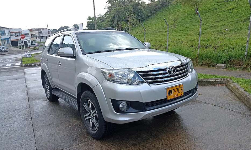 Toyota Fortuner 2.7 ...