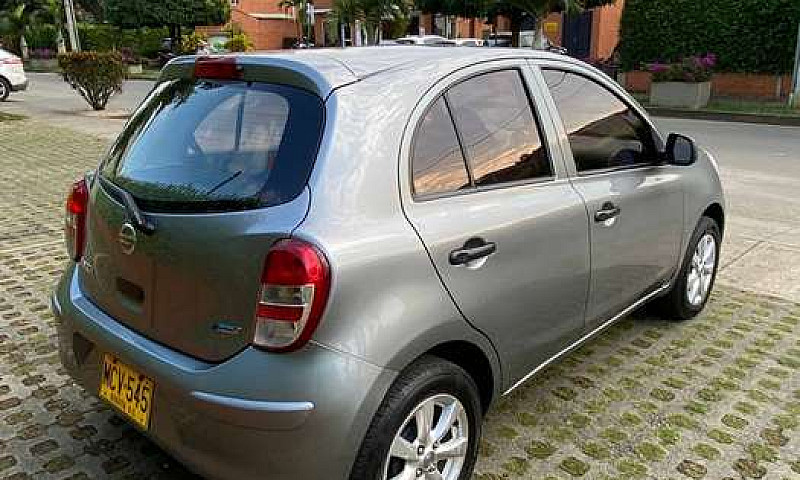 Nissan March Práctic...