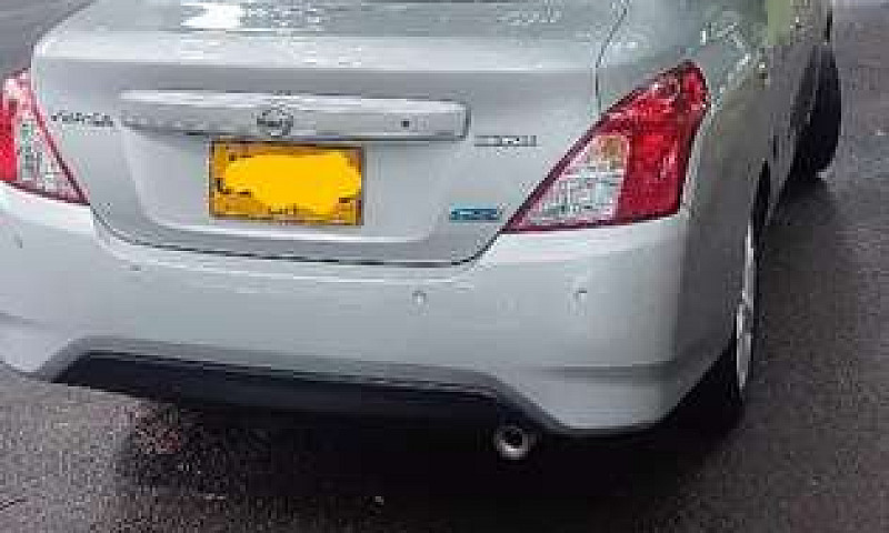 Vendo Nissan Versa P...