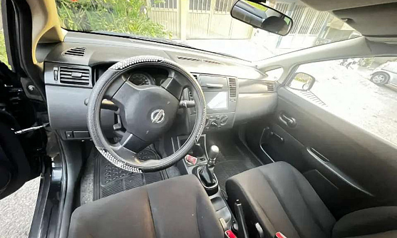 Vendo Nissan Tiida 2...