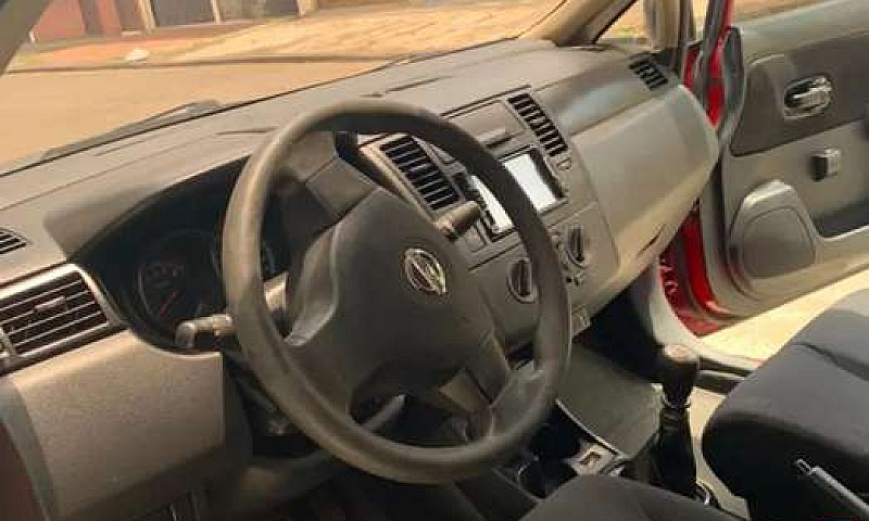 Nissan Tiida Sedan 2...