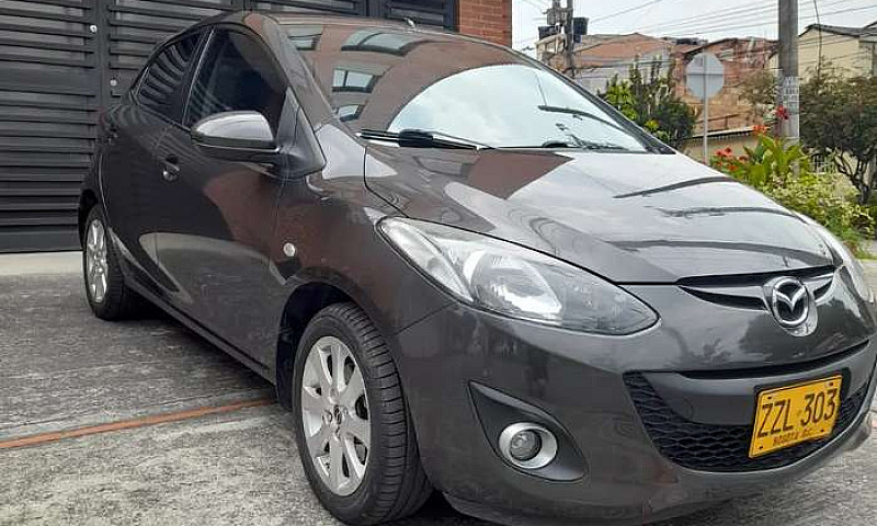 Mazda 2, Excelente E...