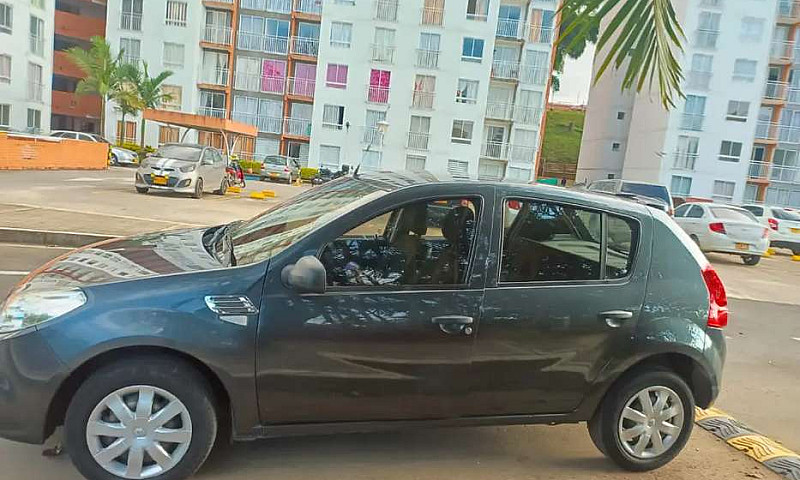 Carro Renault Sander...