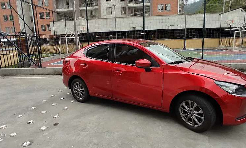 Mazda 2 Sedan Tourin...