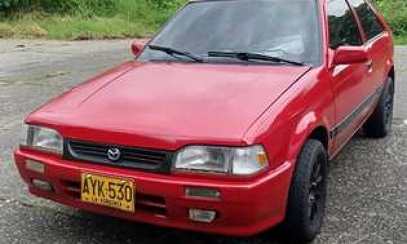 Se Vende Mazda 323 C...