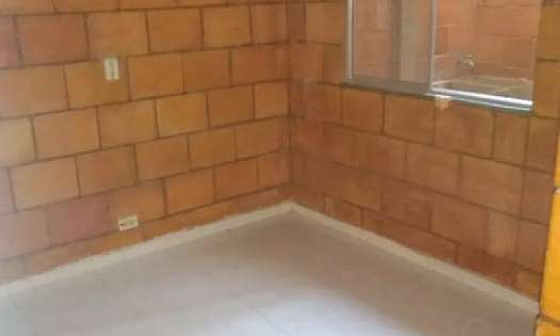 Se Alquila 1Er Piso ...
