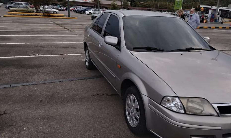 Vendo Ford Laser Exc...