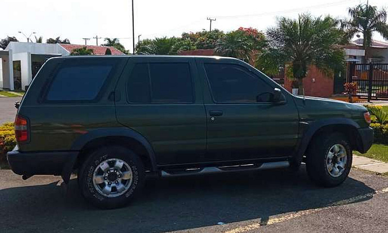 Vendo Nissan Pathfin...