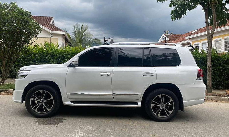 Toyota Land Cruiser ...