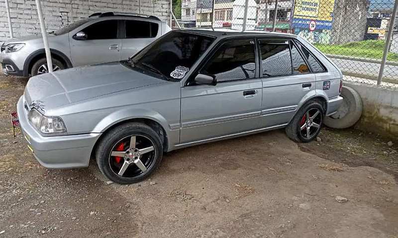 Mazda 323 Modelo 200...