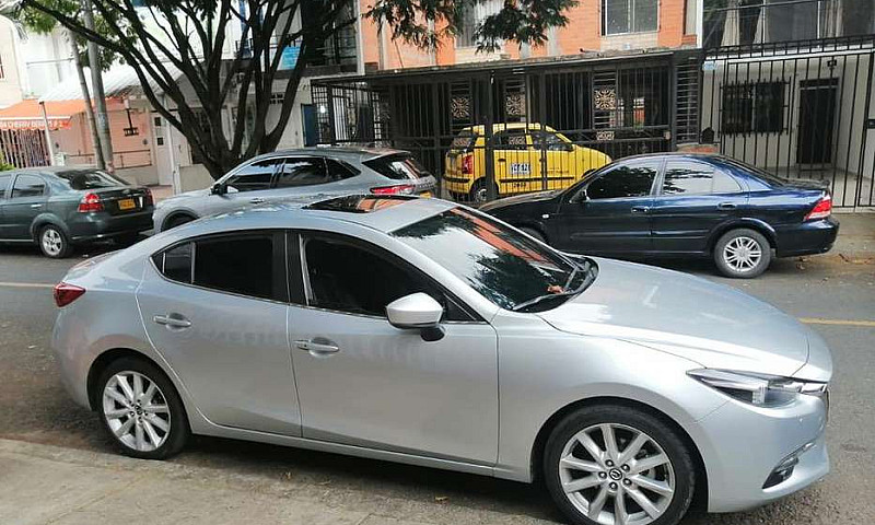 Mazda 3 Grand Tourin...