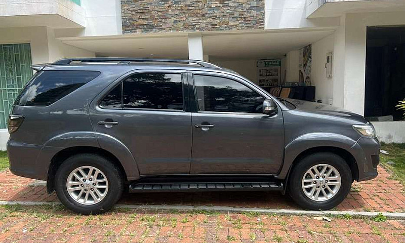 Toyota Fortuner Sr5 ...