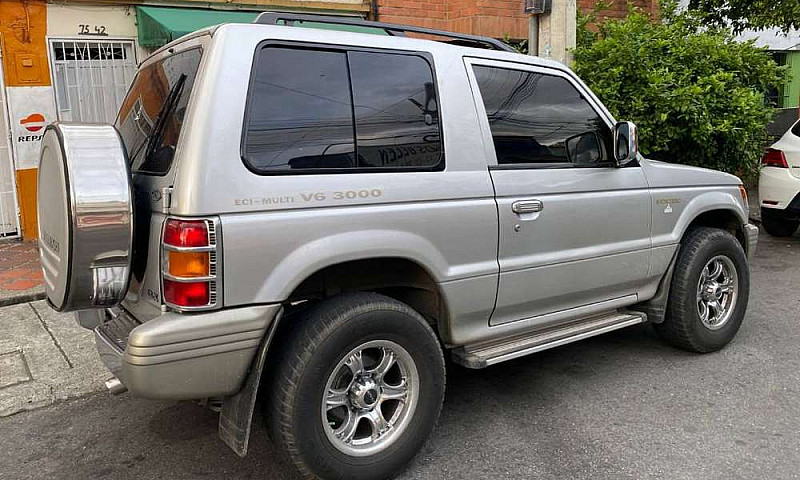 Montero Pajero V6 30...