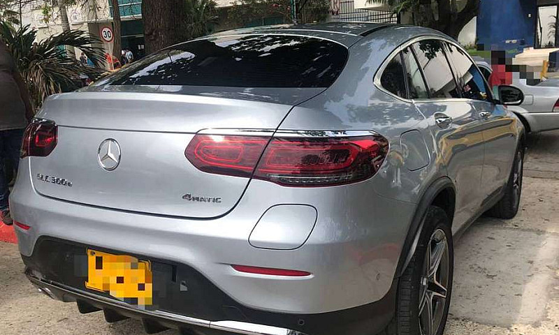 Mercedes Benz Glc300...