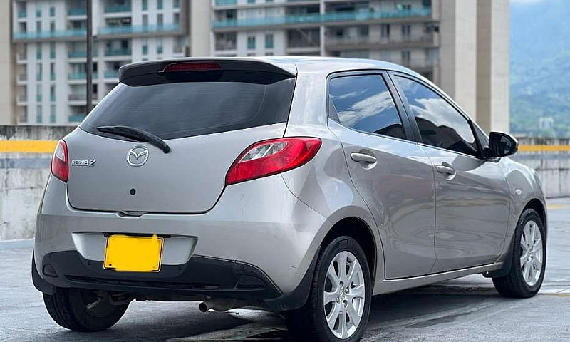 Mazda 2 2010...