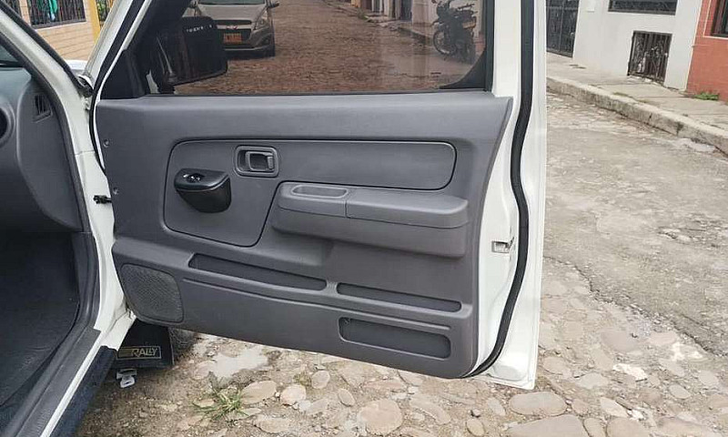 Camioneta Nissan Fro...
