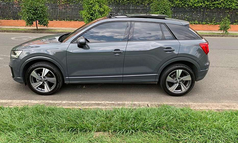 Vendo Audi Q2  Model...