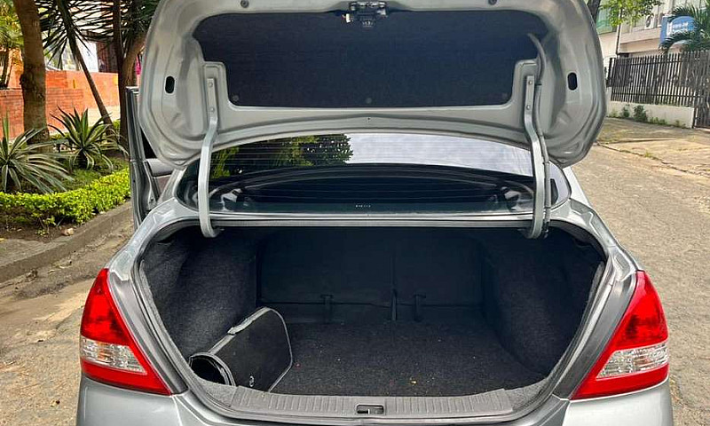 Nissan Tiida Premium...