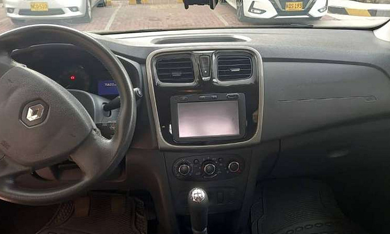 Vendo Renault Logan...