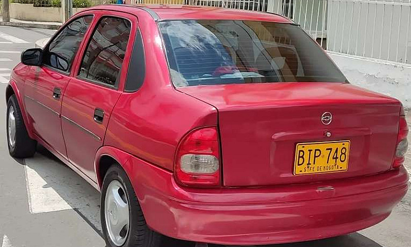 Corsa Sedan 1.3L...