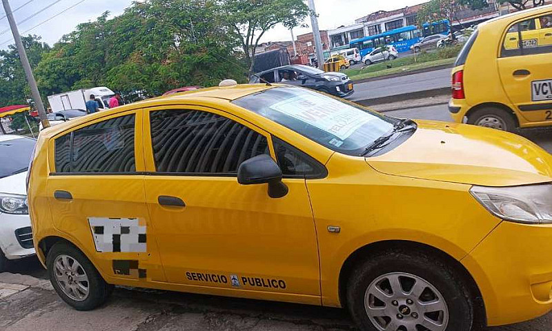 Vendo Taxi 2017 Unic...