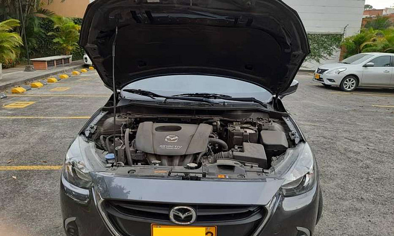 Vendo Mazda 2 Sedan ...