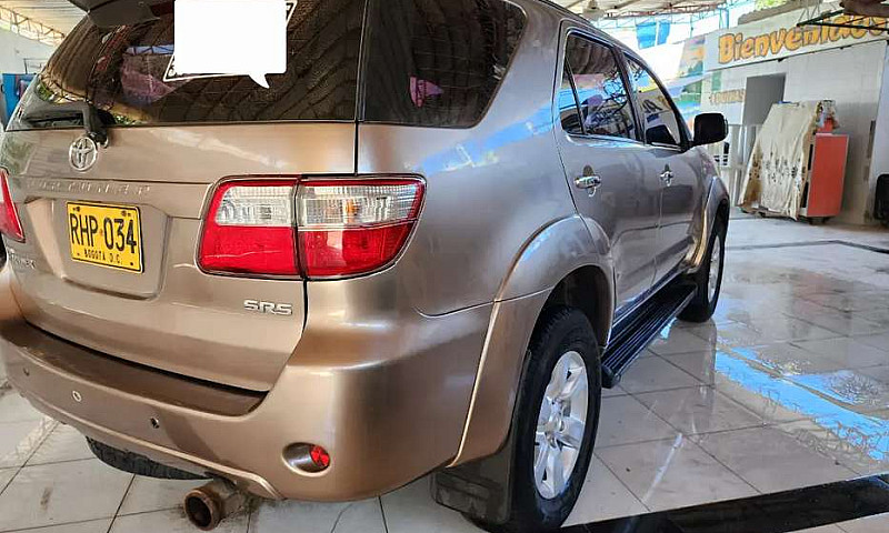 Toyota Fortuner 2011...