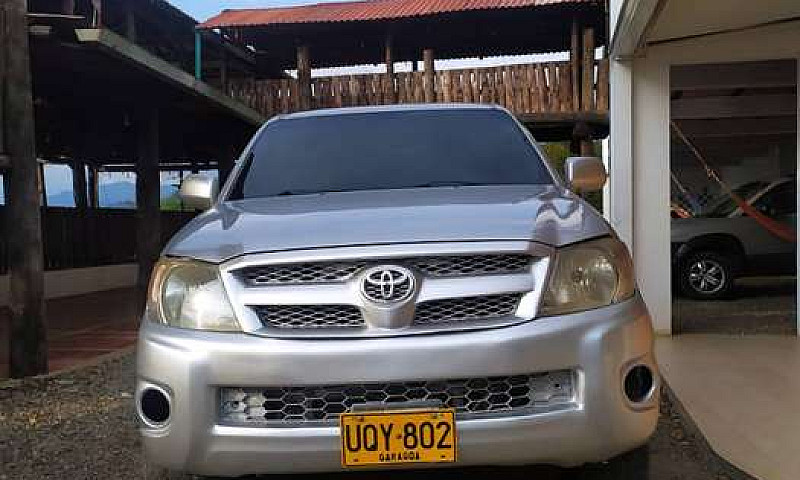 Vendo Toyota Hilux...