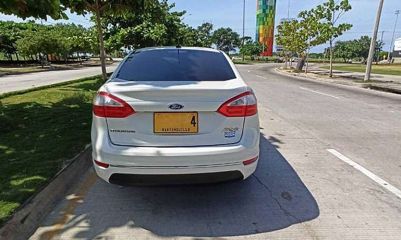 Vendo Ford Fiesta Ti...