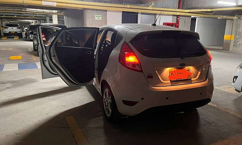 Se Vende Ford Fiesta...