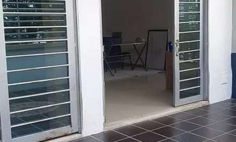 Se Arrienda Oficina...