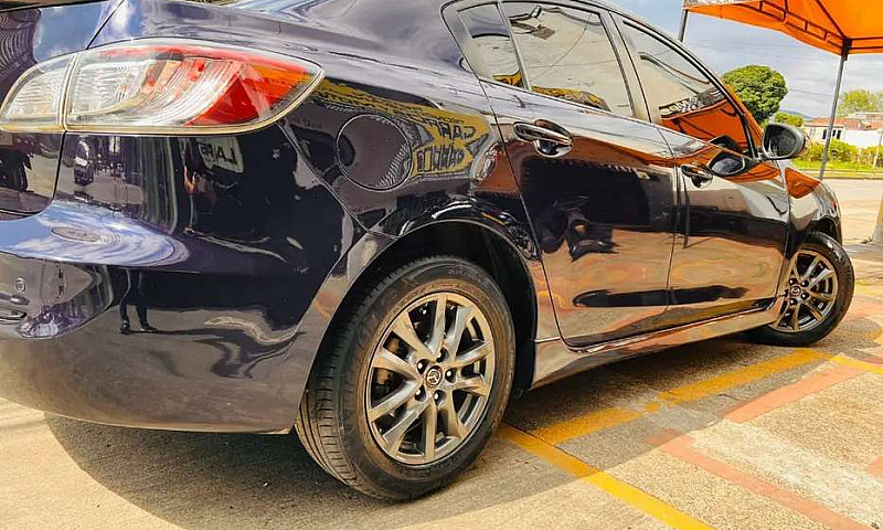 Mazda 3 2012 
Placas...
