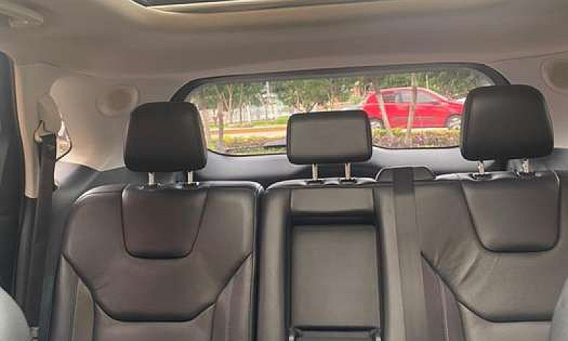 Ford Edge Titanium 2...