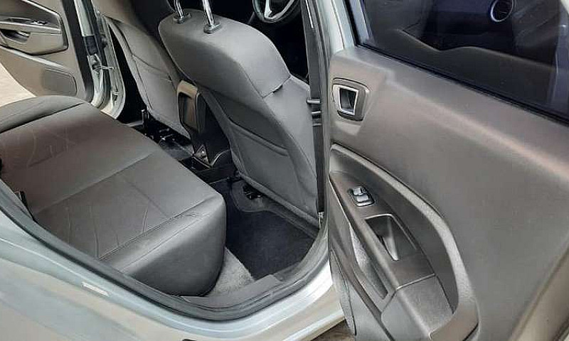 Ford Fiesta Modelo 2...