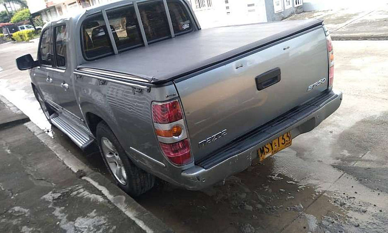 Camioneta Mazda Bt50...