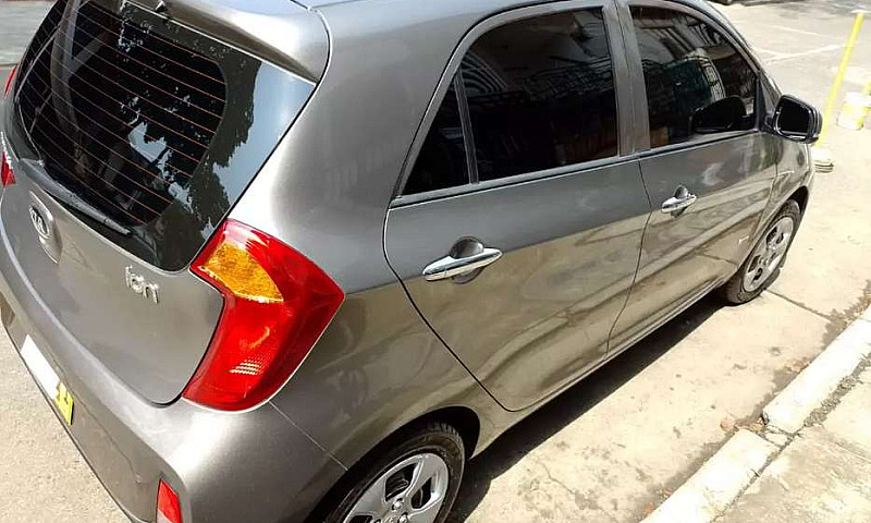 Vendo Nissan Marcha ...