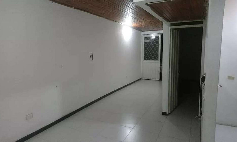 Arriendo Casa Barrio...