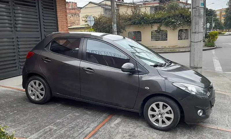 Mazda 2, Excelente E...